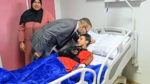 image Mohamed VI se rend au chevet des blessés